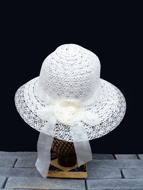 

Golden Peacock Women White Woven-Design Straw Sun Hat