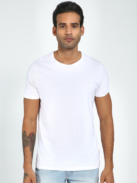 

Blue Saint Men White Solid Round Neck T-shirt