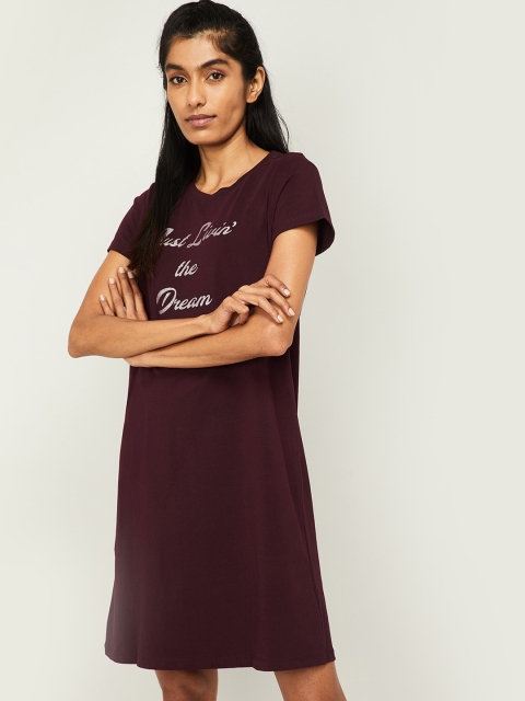

Ginger by Lifestyle Women Burgundy Printed Nightdress