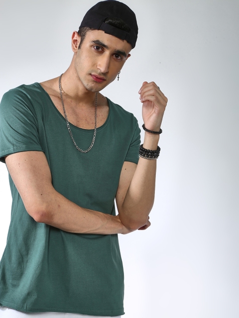 

Blue Saint Men Green Solid Scoop Neck T-shirt