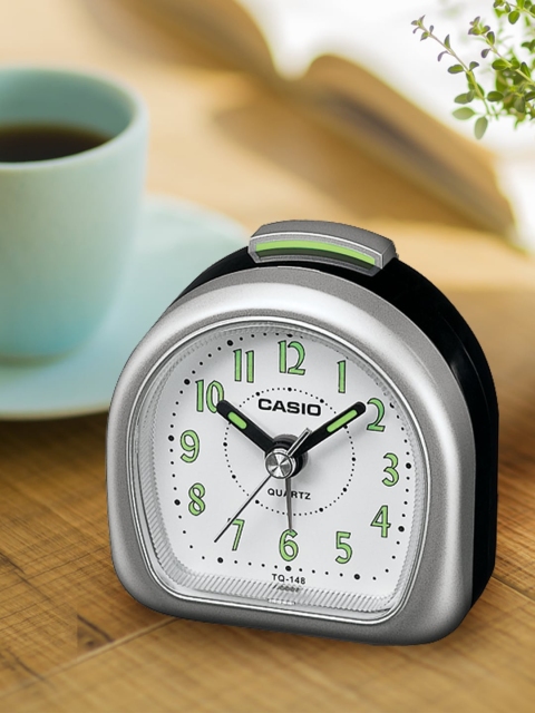 

CASIO White & Black Round Solid Analogue Table Clock