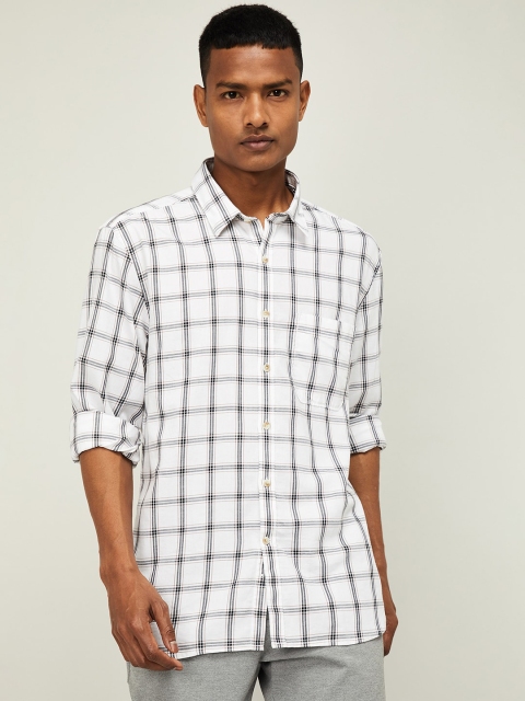 

CODE by Lifestyle Men White & Black Regular Fit Checked Casual Shirt