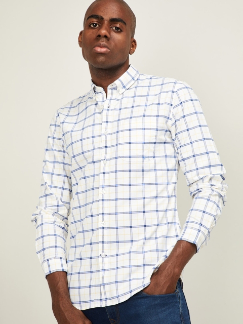 

UCLA Men White & Blue Slim Fit Checked Casual Shirt