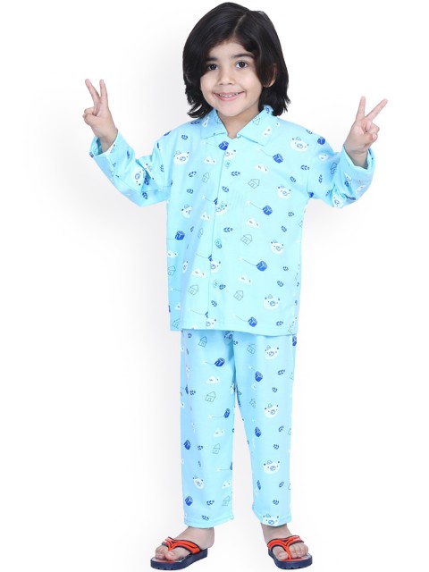

Aj DEZInES Boys Turquoise Blue & White Printed Night Suit