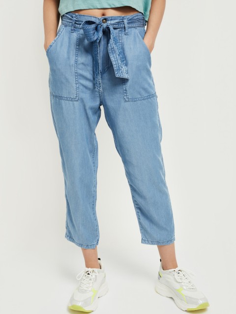 

max Women Blue Regular Fit Solid Cropped Denim Trousers
