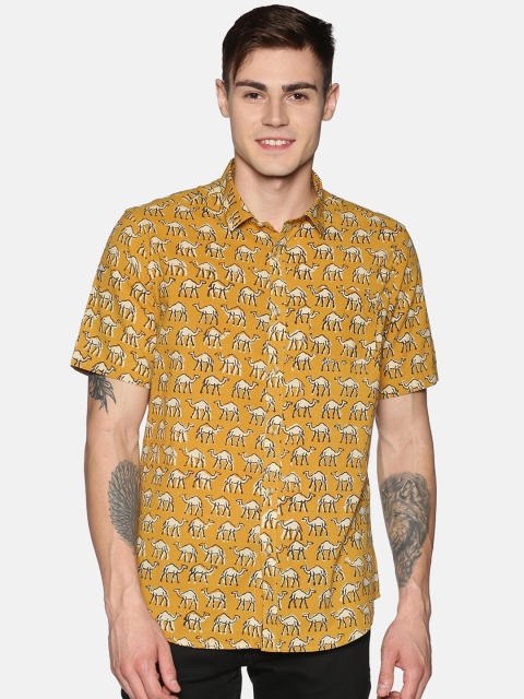 

Tusok Men Mustard & Beige Regular Fit Printed Casual Shirt