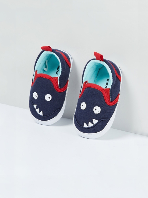 

max Boys Navy Blue & Off-White Printed Slip-On Sneakers