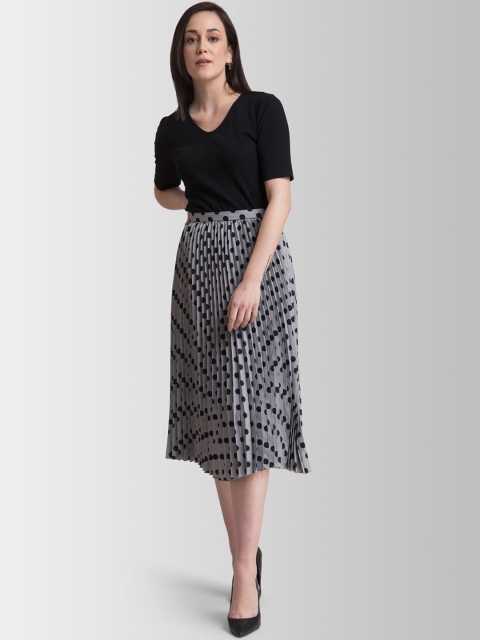 

FableStreet Women Black & Grey Solid T-shirt with Skirt