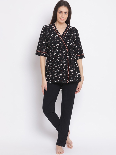 

Kanvin Women Black & Peach-Coloured Printed Night suit