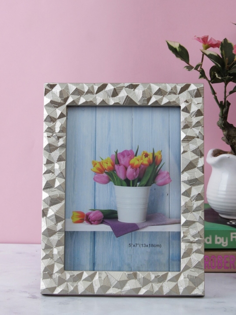 

A Vintage Affair- Home Decor Silver-Toned Mosaic Pattern Table-Top Photo Frame