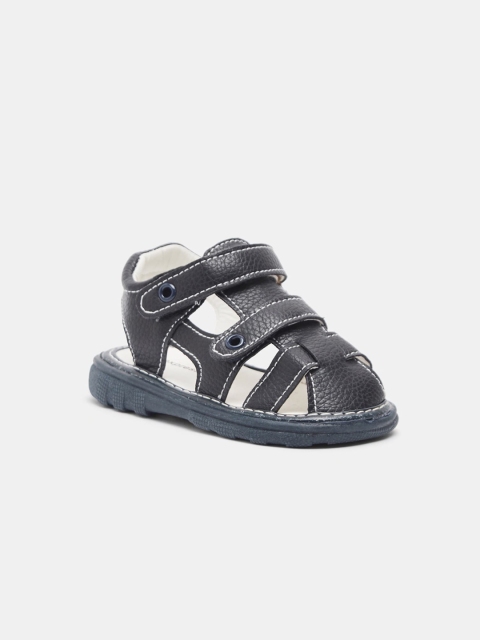 

shoexpress Boys Navy Blue & White Comfort Sandals