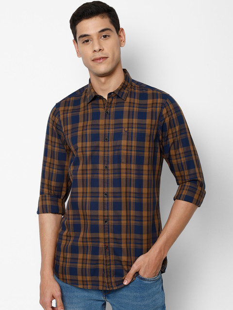 

Solly Jeans Co. Men Brown & Navy Blue Regular Fit Checked Casual Cotton Shirt
