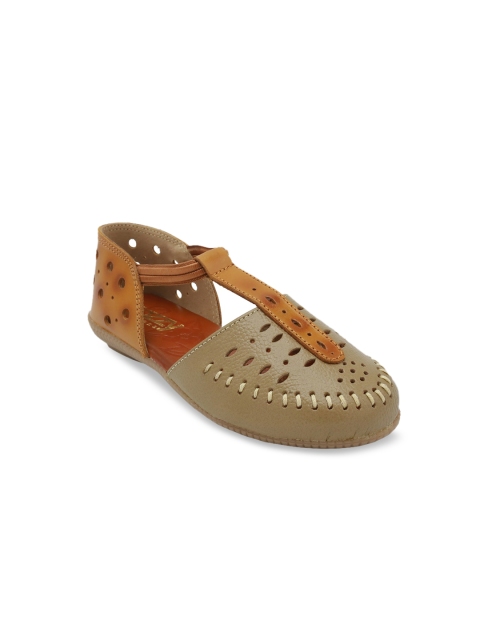 

Jazzy Juniors Girls Beige Textured Leather Ballerinas