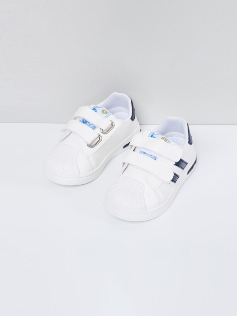 Max Boys White Solid Sneakers