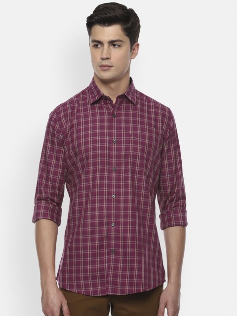 

Van Heusen Sport Men Red Slim Fit Checked Casual Shirt