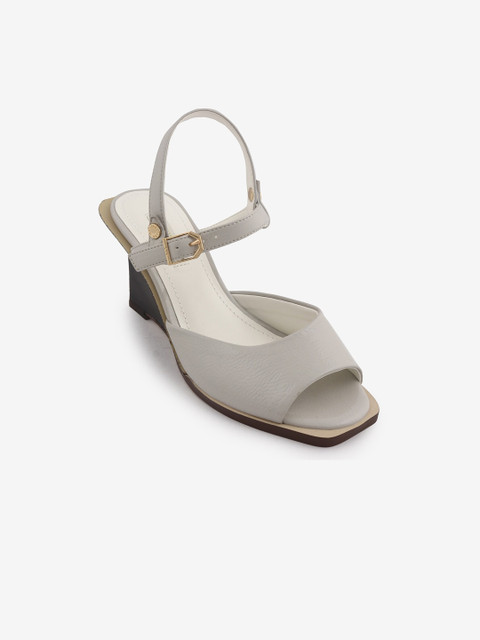 

LYN Women Grey Solid Wedges