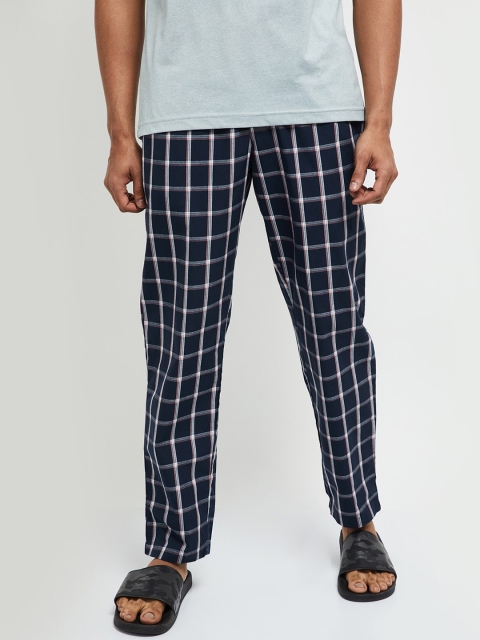 

max Men Navy Blue & White Checked Pyjamas