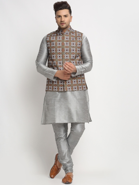 

Benstoke Men Silver-Toned Solid Kurta with Churidar & Nehru Jacket