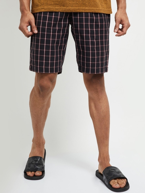 

max Men Black Checked Lounge Shorts