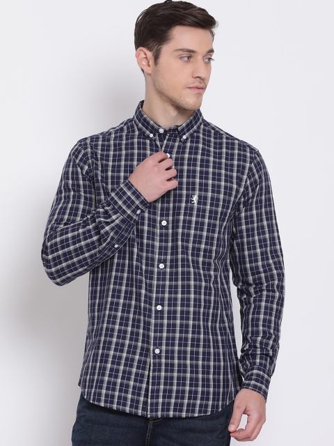 

Red Tape Men Red Regular Fit Checked Casual Shirt