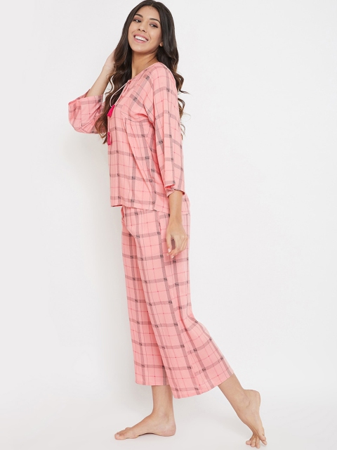 

Clovia Women Peach-Coloured & Black Checked Night Suit