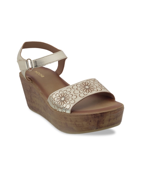 

Mochi Women Beige Textured Wedges