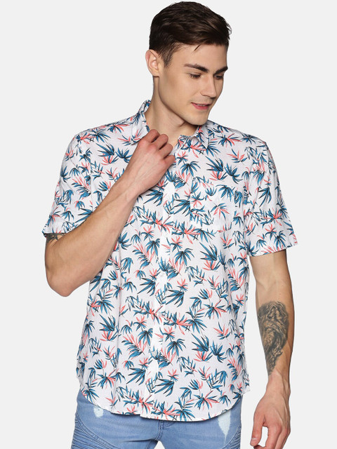 

Tusok Men White Regular Fit Tropical Printed Casual Shirt