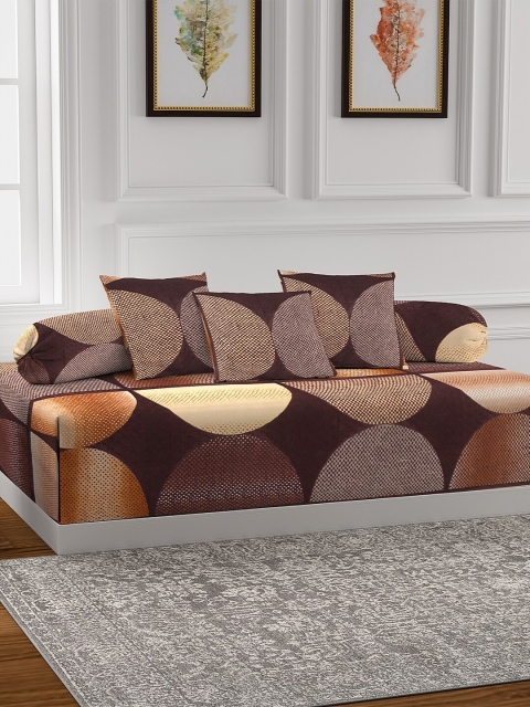 

KLOTTHE Set Of 6 Brown & Beige Geometric Printed Bedsheet With Bolster & Cushion Covers