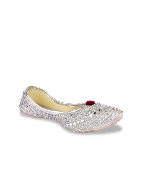 

DESI COLOUR Girls Silver-Toned Embellished Mojaris