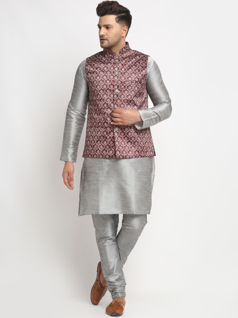 

Benstoke Men Silver-Toned Solid Kurta with Pyjamas