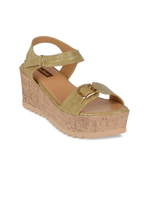 

Flat n Heels Women Green Textured Flatform Heels