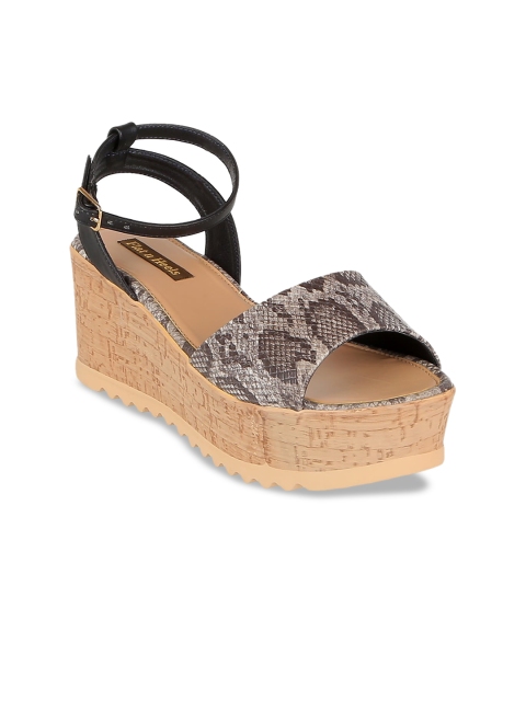

Flat n Heels Women Black Printed Sandals