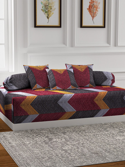 

KLOTTHE Set of 6 Maroon & Grey Geometric Printed Bedsheet with Bolster & Cushion Covers