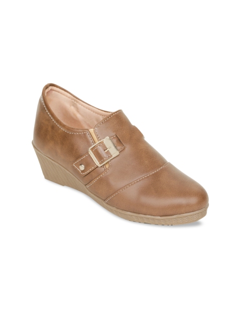 

TRASE Women Beige Solid Pumps