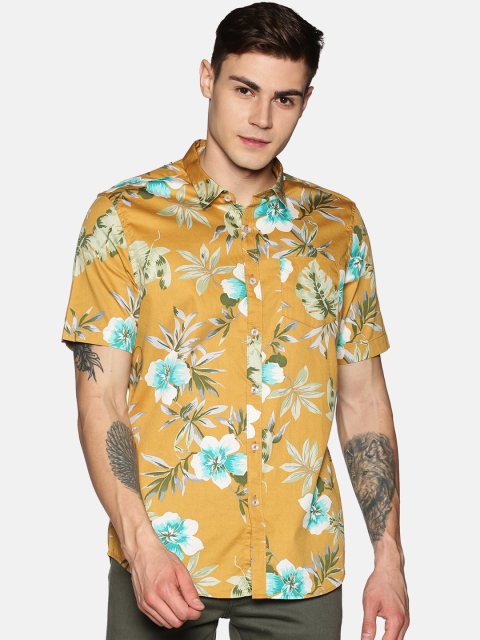 

Tusok Men Mustard Regular Fit Floral Printed Casual Shirt