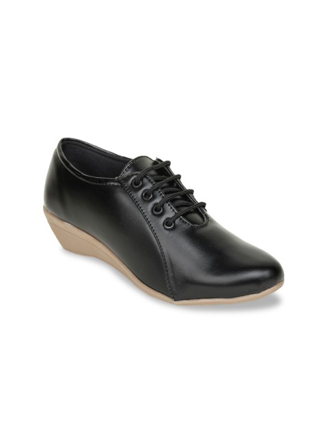 

TRASE Women Black Solid Heeled Boots