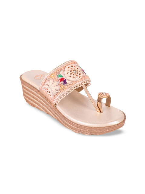 

Sole To Soul Women Peach-Coloured Solid Sandals