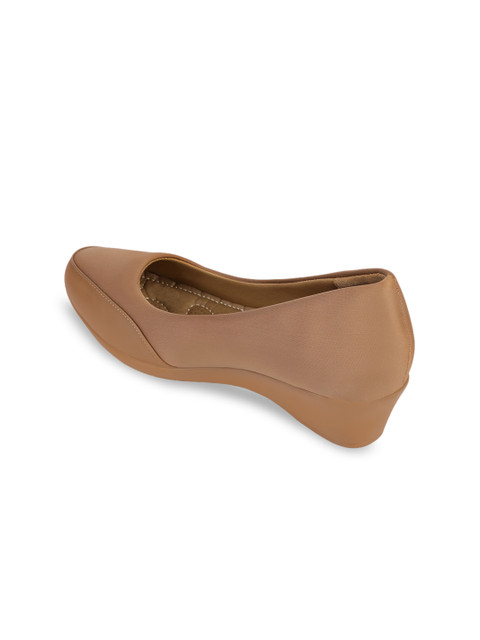 

Sole To Soul Women Khaki Textured Pumps