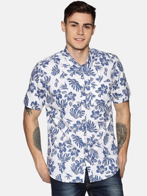 

Tusok Men White & Navy Blue Regular Fit Printed Cotton Casual Shirt