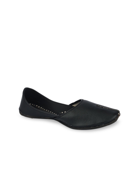 

Desi Colour Men Black Solid Mojaris