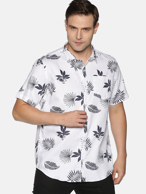 

Tusok Men White Regular Fit Printed Casual Shirt
