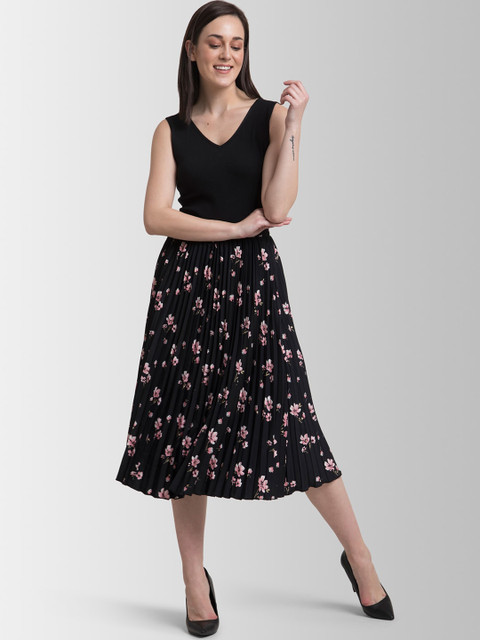 

FableStreet Women Black & Pink Solid Top with Skirt
