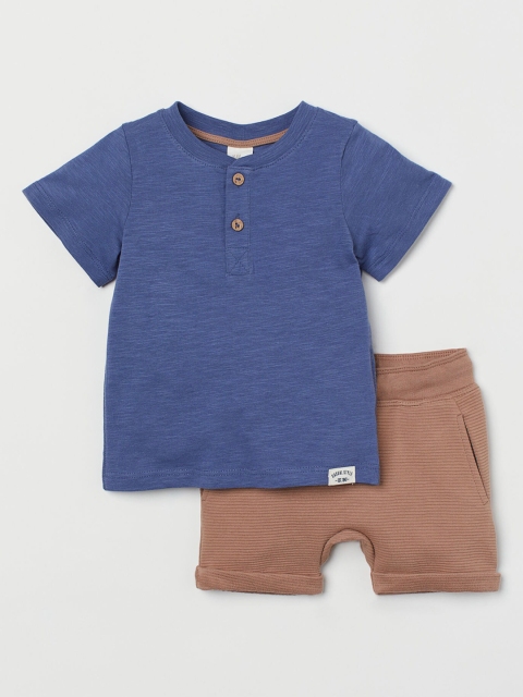 

H&M Boys Blue & Brown Solid Cotton T-shirt and Shorts