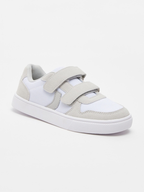 

shoexpress Boys Beige Textile Walking Shoes