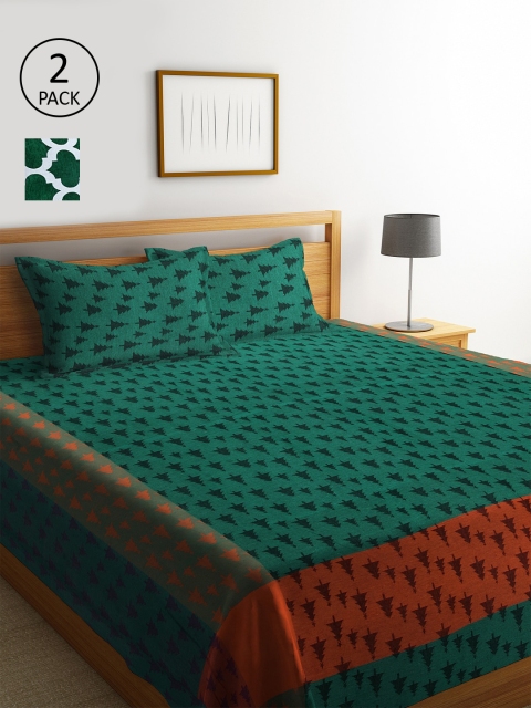 

KLOTTHE Green & Red Set Of 2 Geometric Double Bed Covers With 4 Pillow Covers