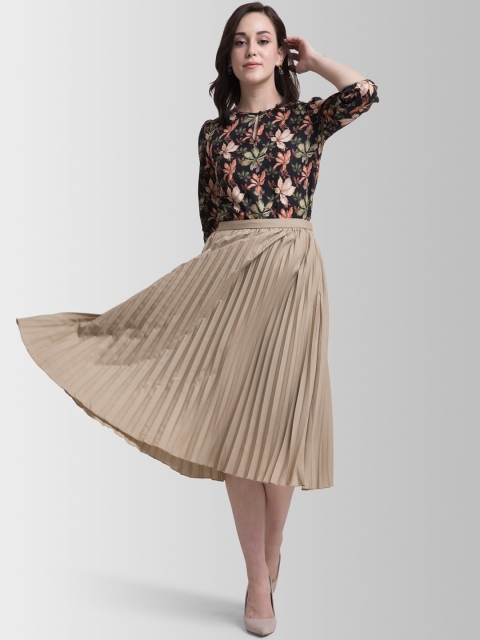 

FableStreet Women Black & Red Printed Top with Skirt