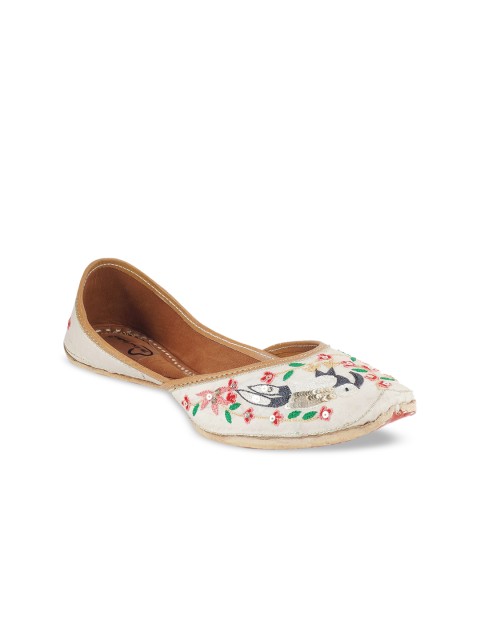 

The Desi Dulhan Women Cream-Coloured Woven Design Fabric Mojaris