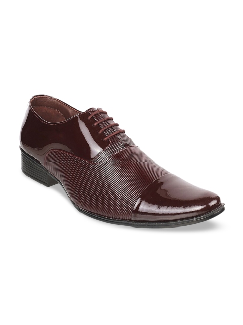 

Mochi Men Maroon Textured Leather Formal Oxfords