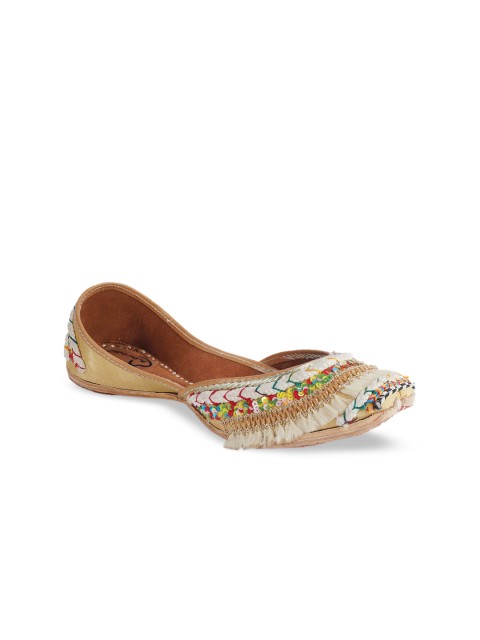 

The Desi Dulhan Women Cream-Coloured Woven Design Fabric Mojaris