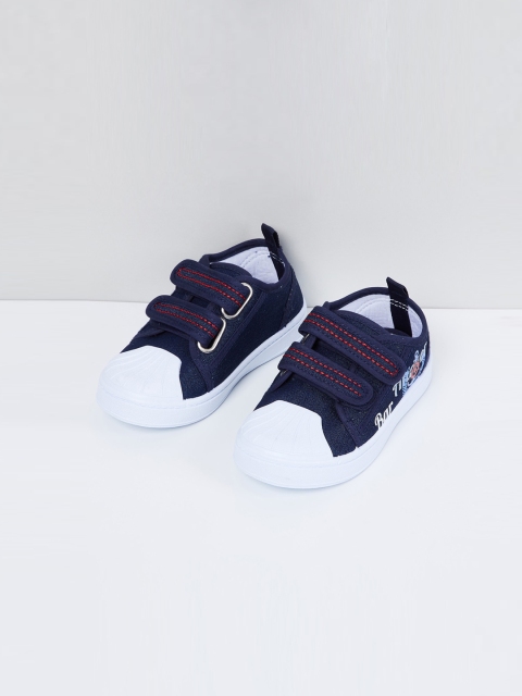 

Max Boys Blue Printed Casual Sneakers